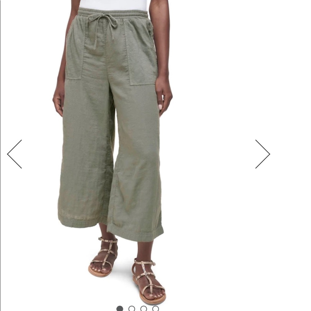 NWT. Splendid Wide Leg Cropped Pants. Size Med.